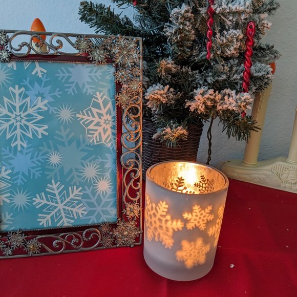 Holiday Sparkling Holiday Snowflake Photo Frame Red Enamel Trim